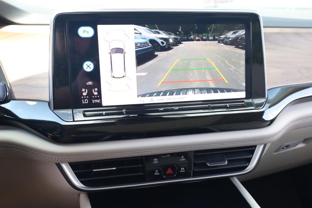 Volkswagen Atlas Vehicle Full-screen Gallery Image 14
