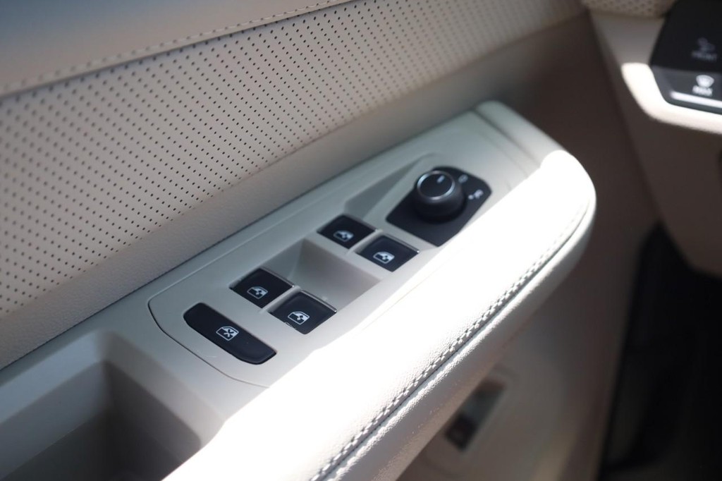 Volkswagen Atlas Vehicle Full-screen Gallery Image 19