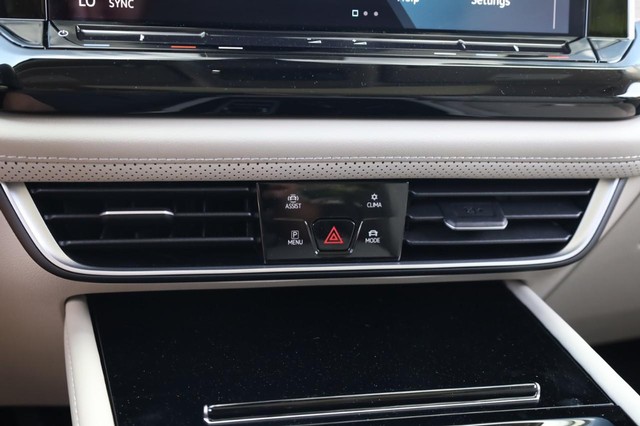 Volkswagen Atlas Vehicle Image 15