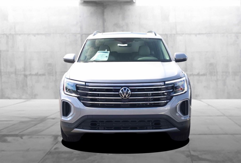 Volkswagen Atlas Vehicle Full-screen Gallery Image 4