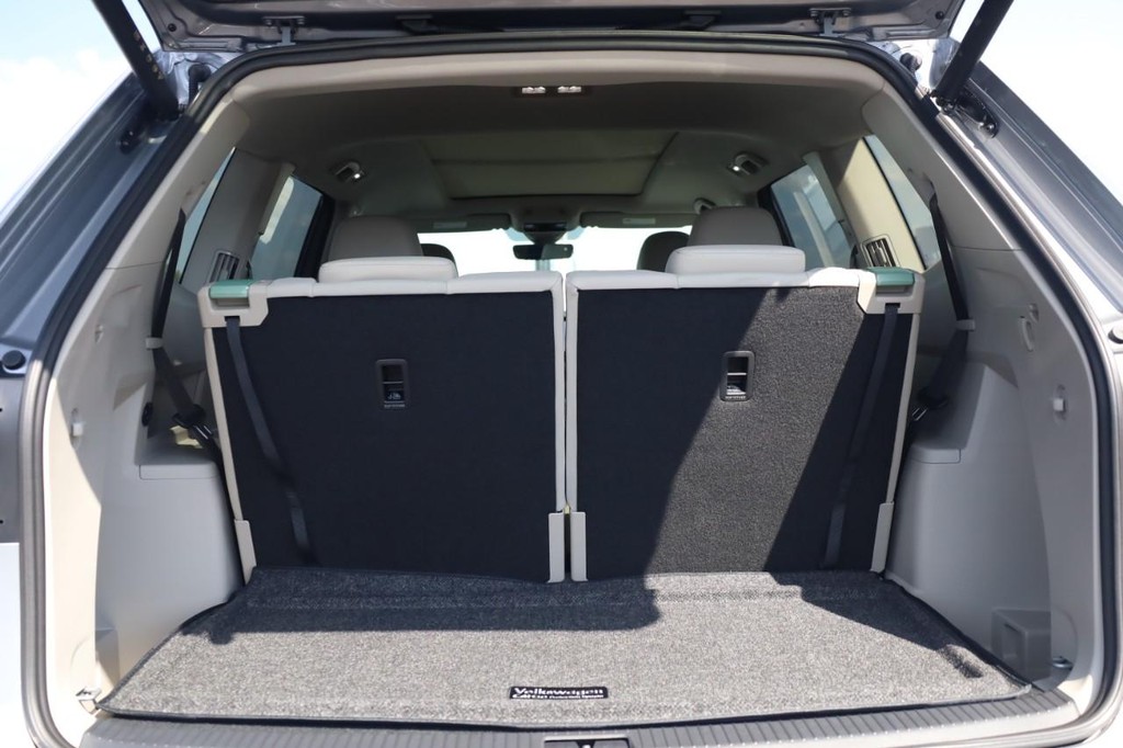 Volkswagen Atlas Vehicle Full-screen Gallery Image 7