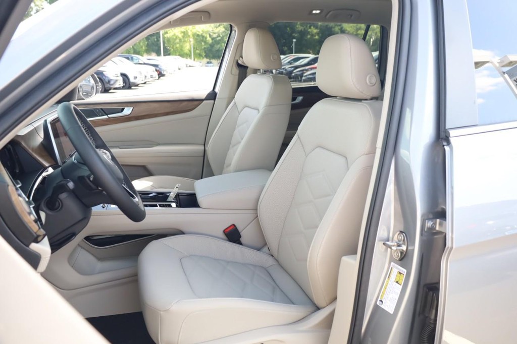 Volkswagen Atlas Vehicle Full-screen Gallery Image 10