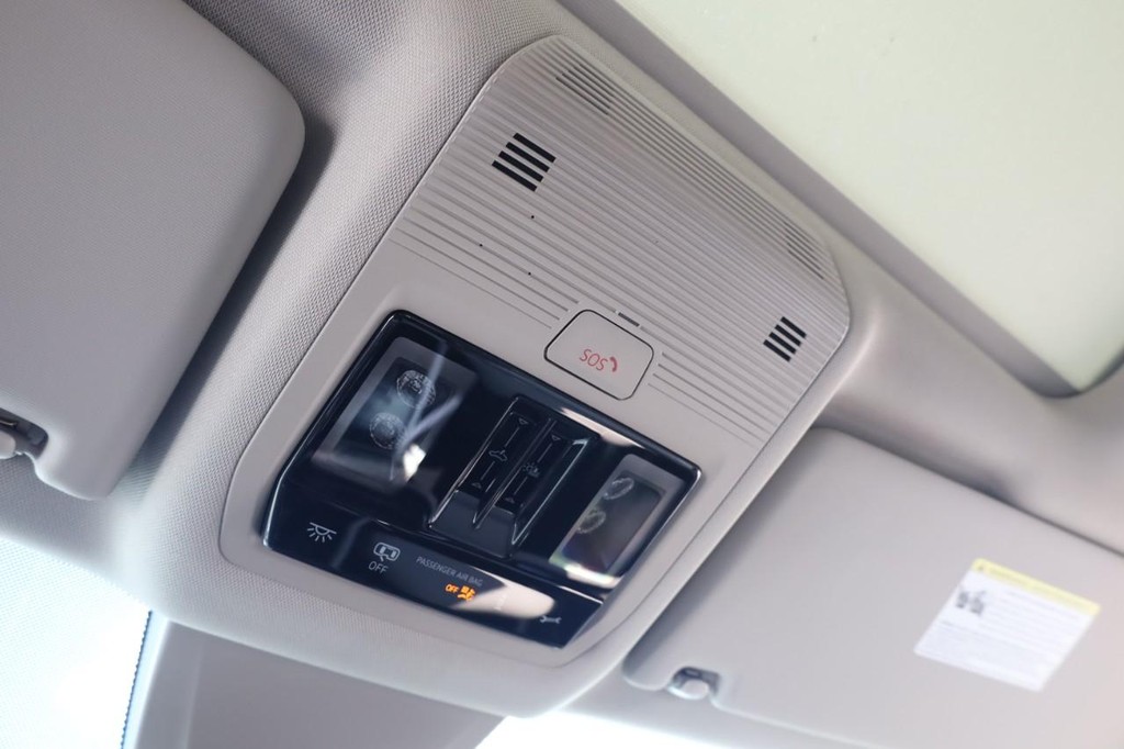 Volkswagen Atlas Vehicle Full-screen Gallery Image 17