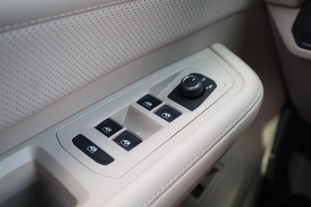 Volkswagen Atlas Vehicle Full-screen Gallery Image 18