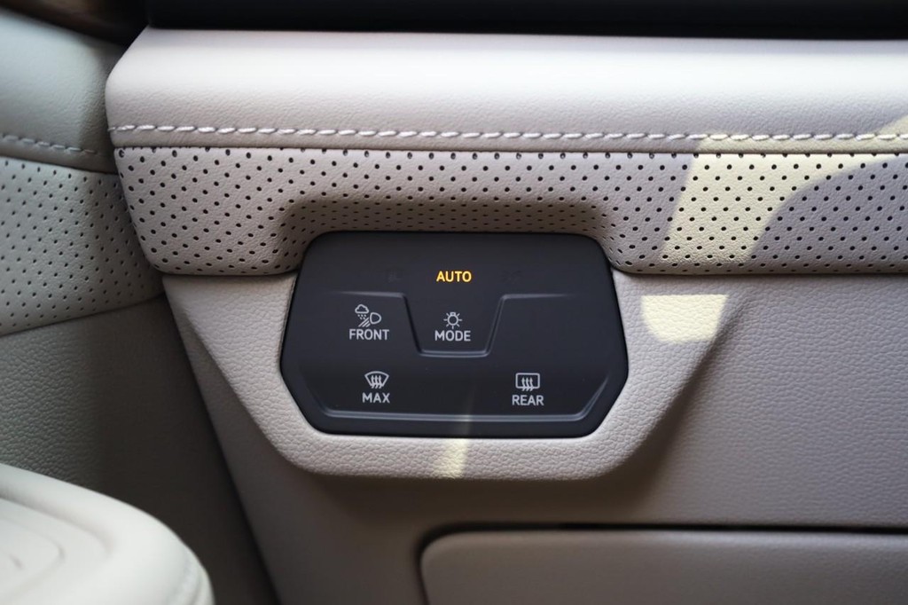 Volkswagen Atlas Vehicle Full-screen Gallery Image 19