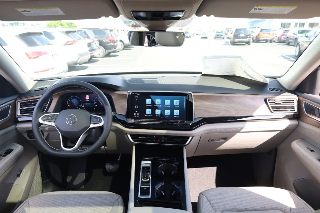 Volkswagen Atlas Vehicle Full-screen Gallery Image 26