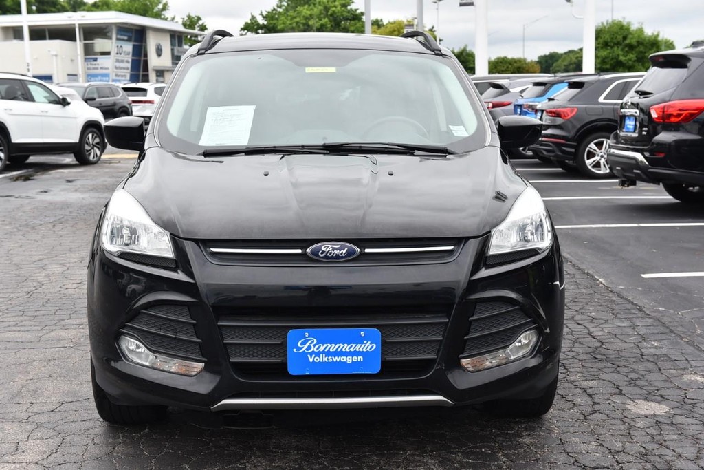 Ford Escape Vehicle Full-screen Gallery Image 04