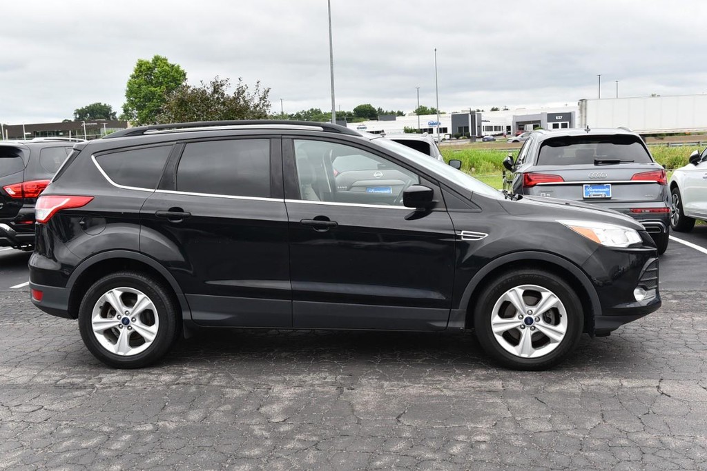 Ford Escape Vehicle Full-screen Gallery Image 05