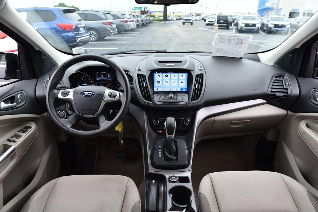Ford Escape Vehicle Full-screen Gallery Image 07