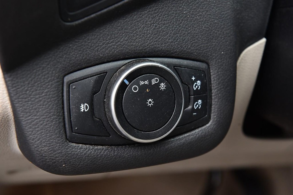 Ford Escape Vehicle Full-screen Gallery Image 09