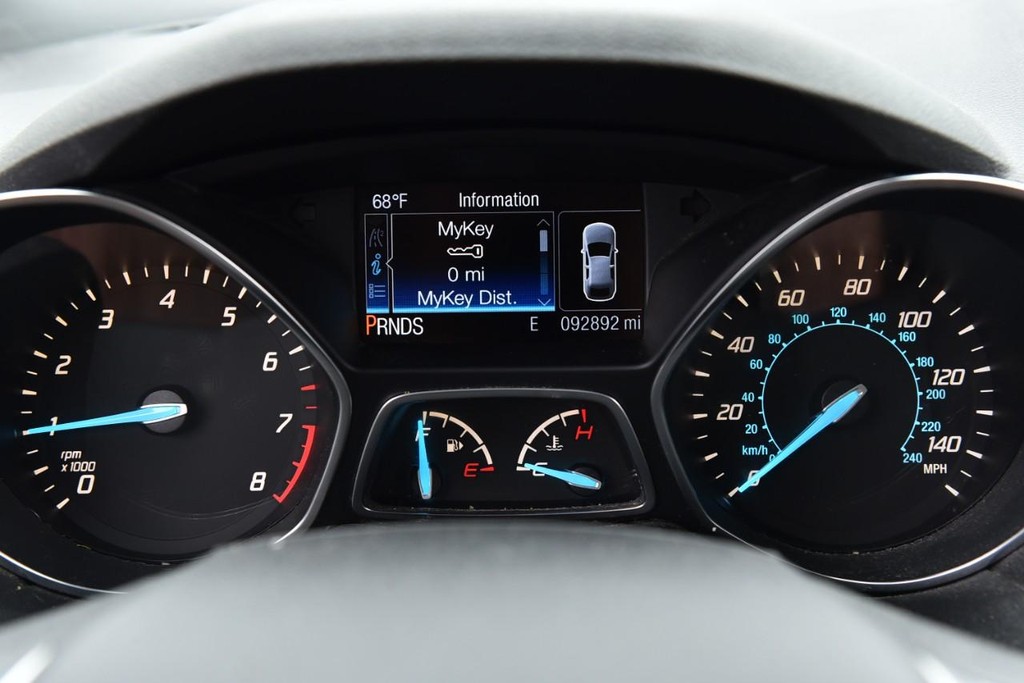 Ford Escape Vehicle Full-screen Gallery Image 10