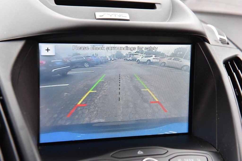 Ford Escape Vehicle Full-screen Gallery Image 11
