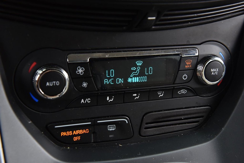 Ford Escape Vehicle Full-screen Gallery Image 14