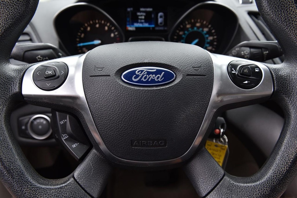 Ford Escape Vehicle Full-screen Gallery Image 15