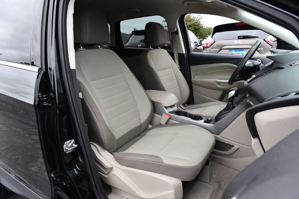 Ford Escape Vehicle Full-screen Gallery Image 17