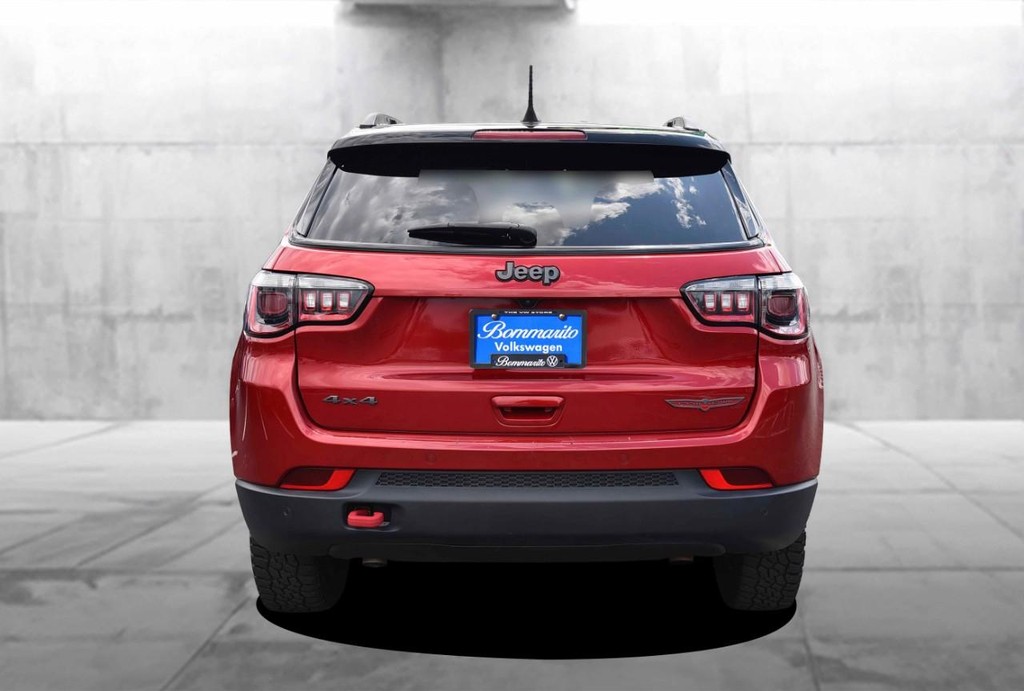 Jeep Compass Vehicle Full-screen Gallery Image 6