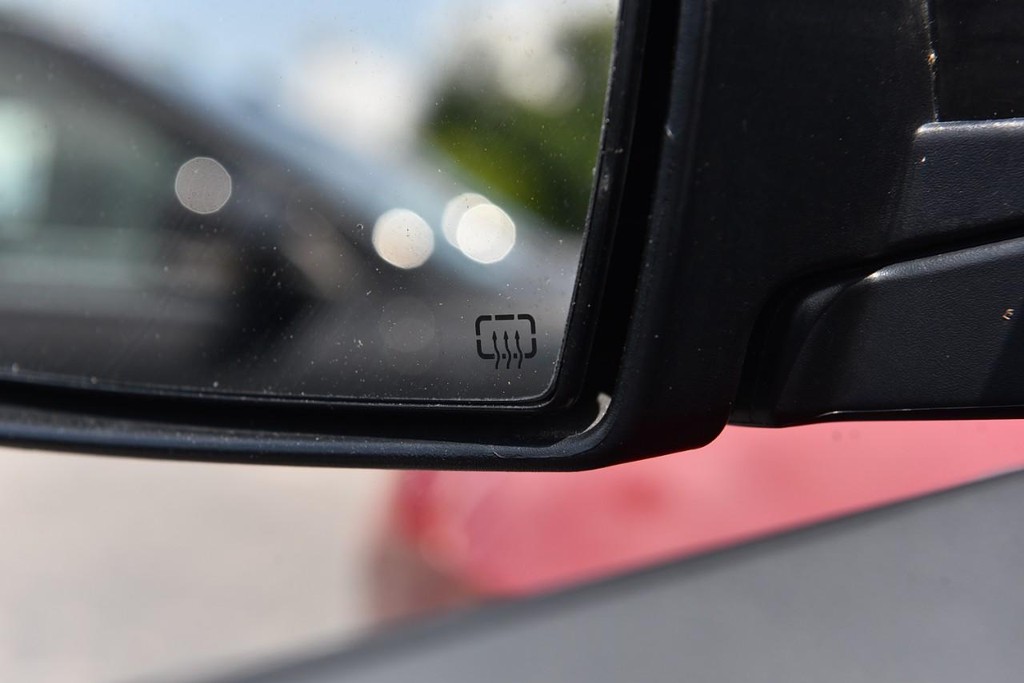 Jeep Compass Vehicle Full-screen Gallery Image 9
