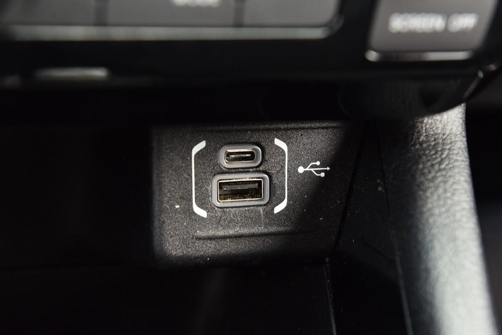 Jeep Compass Vehicle Full-screen Gallery Image 16