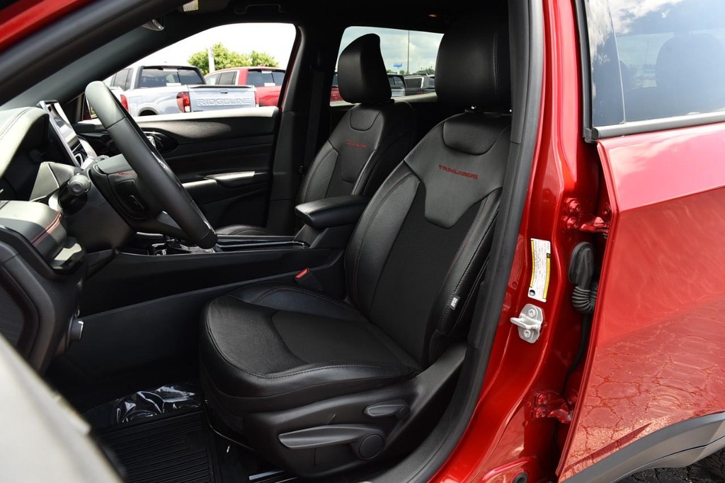 Jeep Compass Vehicle Full-screen Gallery Image 20