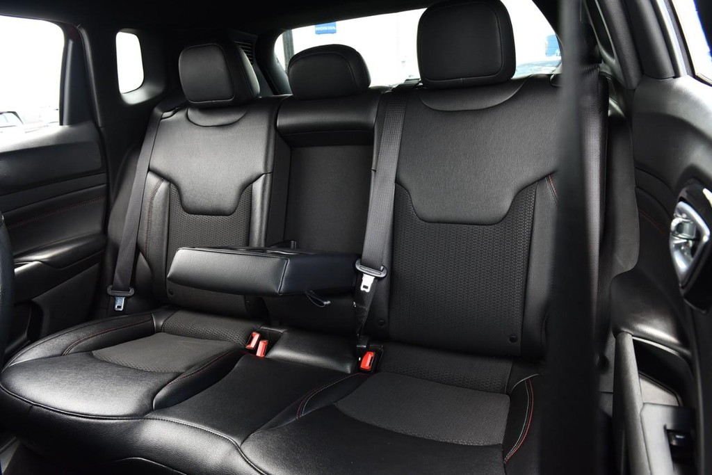 Jeep Compass Vehicle Full-screen Gallery Image 22