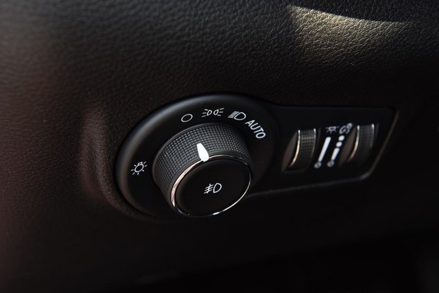 Jeep Compass Vehicle Image 11