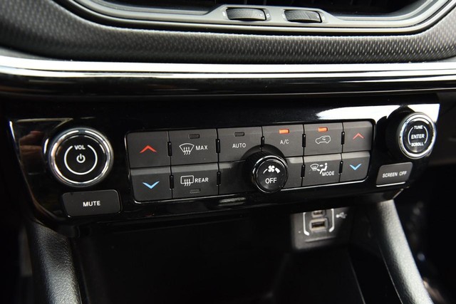 Jeep Compass Vehicle Image 15
