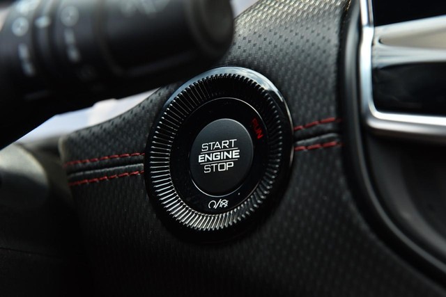 Jeep Compass Vehicle Image 18