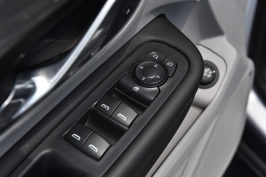 GMC Terrain Vehicle Full-screen Gallery Image 8