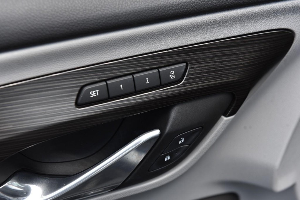 GMC Terrain Vehicle Full-screen Gallery Image 10