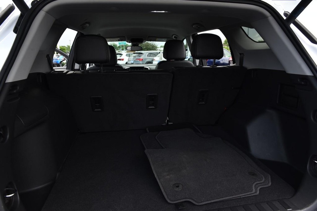GMC Terrain Vehicle Full-screen Gallery Image 30