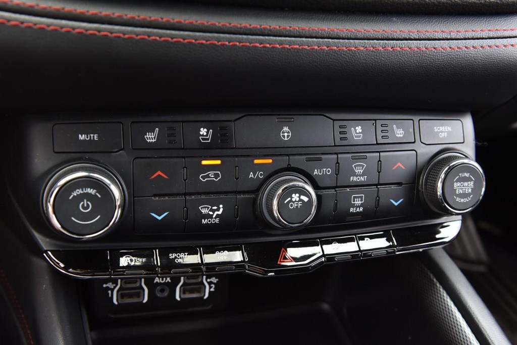 Dodge Durango Vehicle Full-screen Gallery Image 16