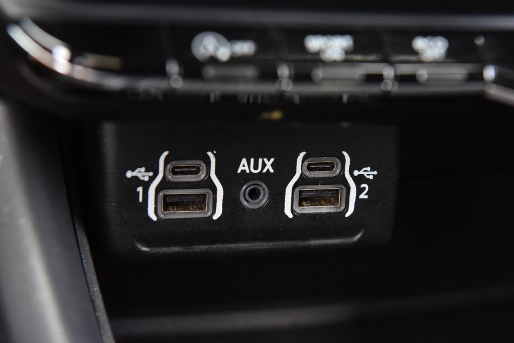 Dodge Durango Vehicle Full-screen Gallery Image 17