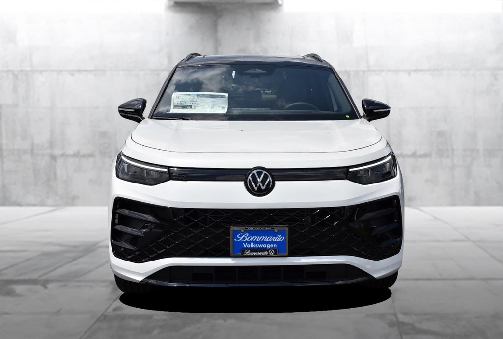 Volkswagen Tiguan Vehicle Full-screen Gallery Image 4