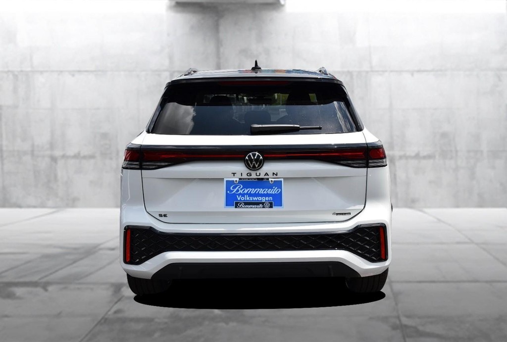 Volkswagen Tiguan Vehicle Full-screen Gallery Image 6
