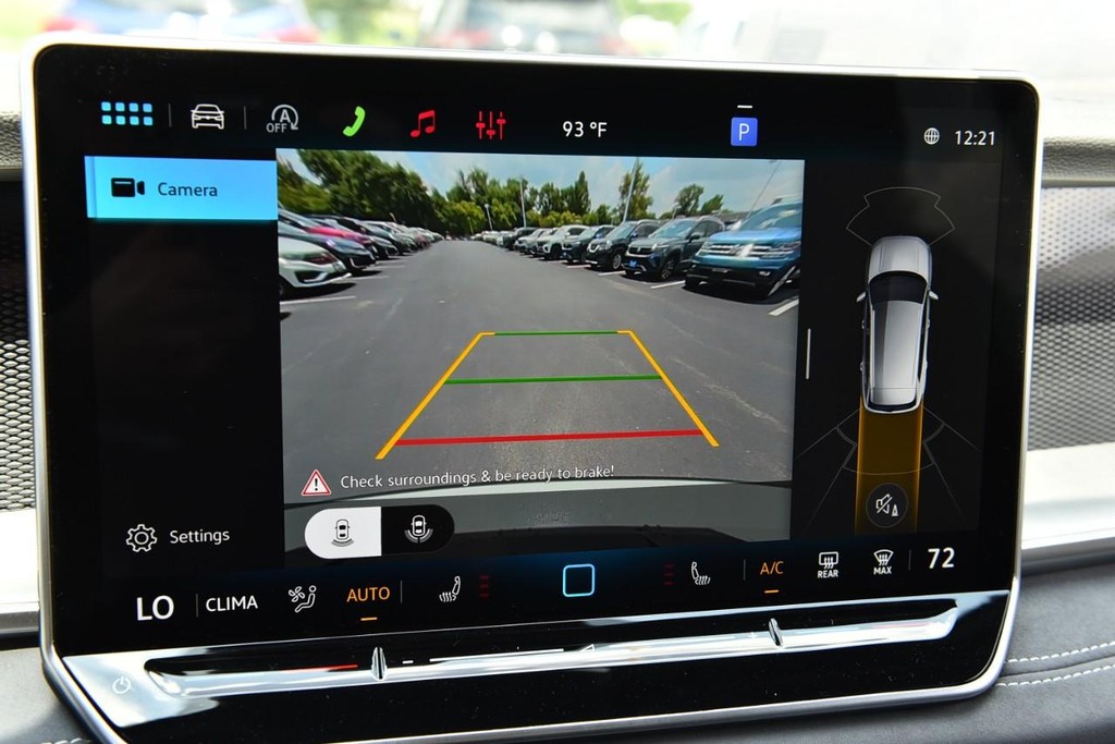 Volkswagen Tiguan Vehicle Full-screen Gallery Image 13