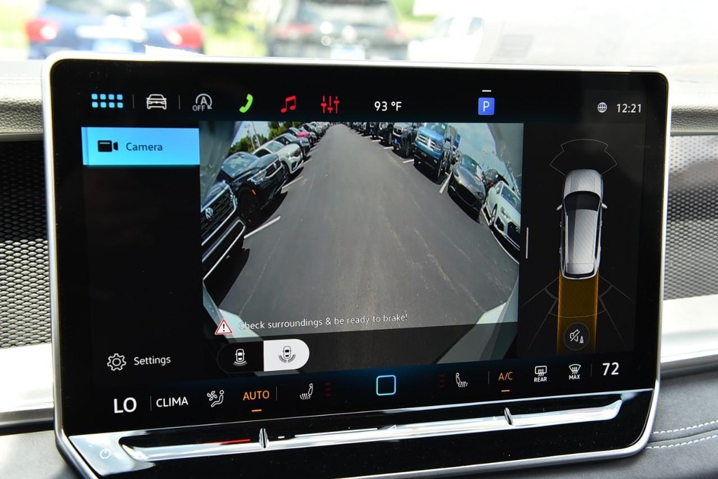 Volkswagen Tiguan Vehicle Full-screen Gallery Image 14