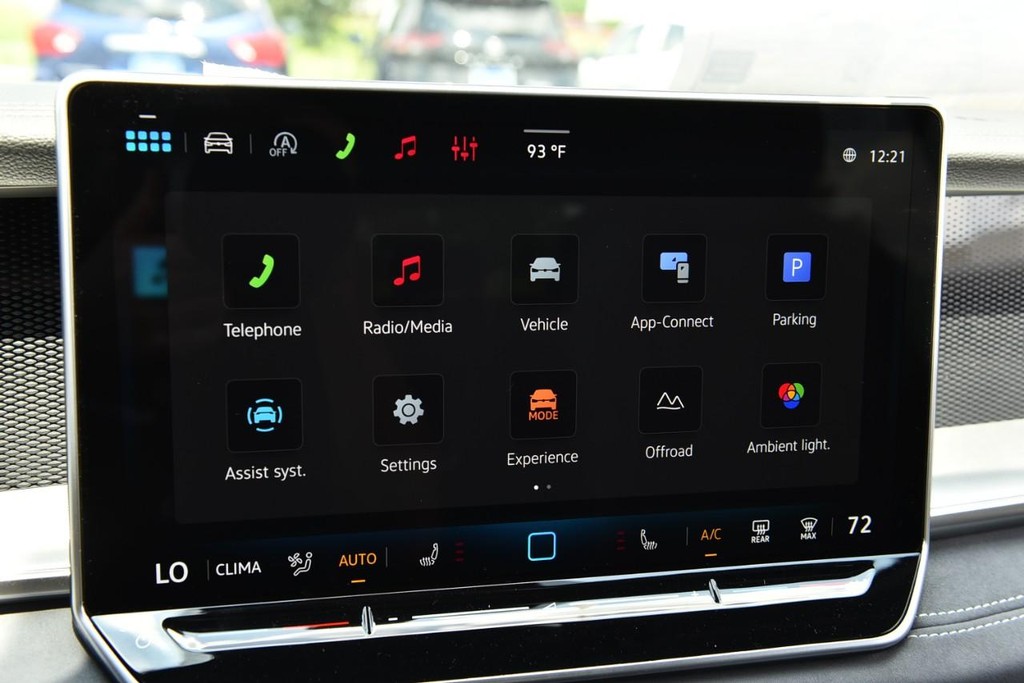 Volkswagen Tiguan Vehicle Full-screen Gallery Image 15
