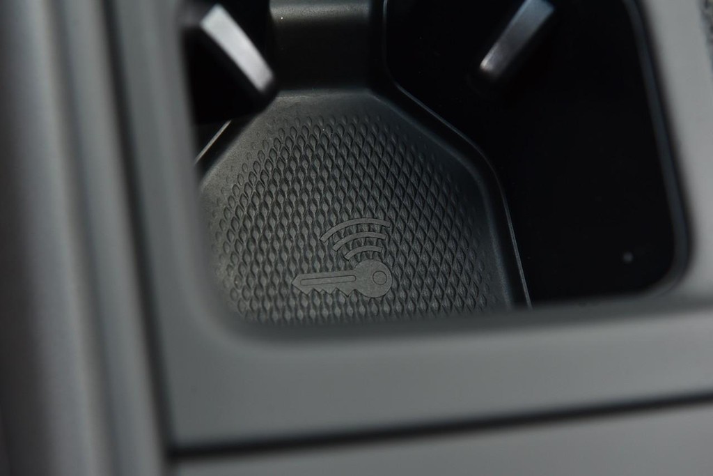 Volkswagen Tiguan Vehicle Full-screen Gallery Image 16