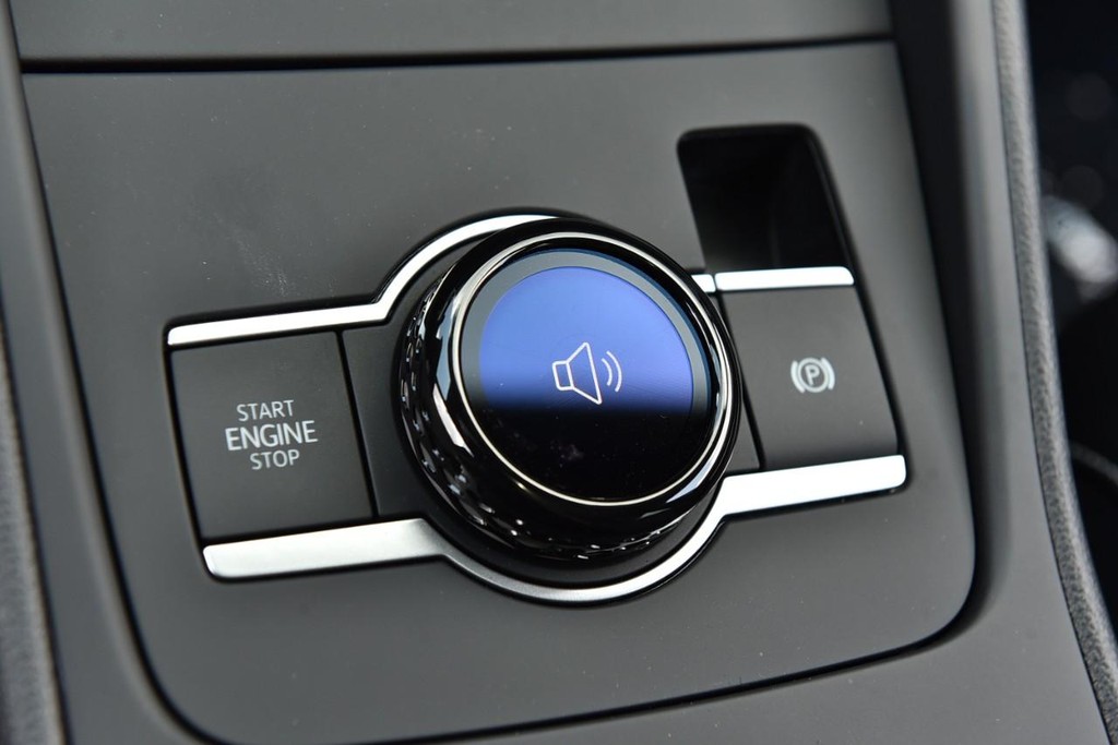 Volkswagen Tiguan Vehicle Full-screen Gallery Image 17