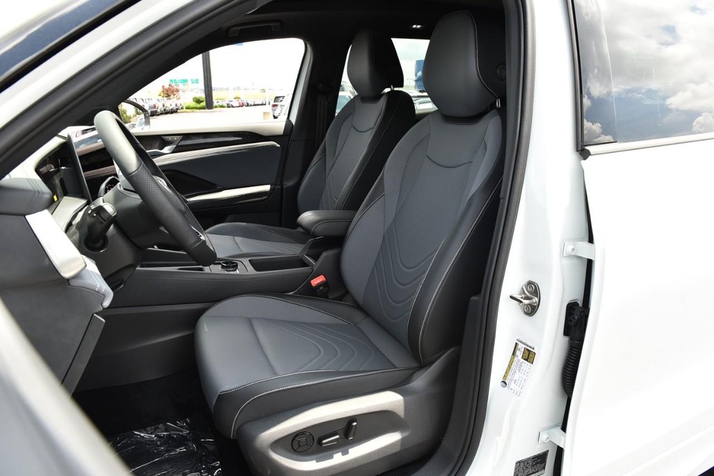 Volkswagen Tiguan Vehicle Full-screen Gallery Image 19