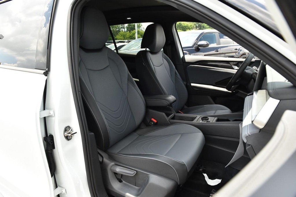 Volkswagen Tiguan Vehicle Full-screen Gallery Image 20