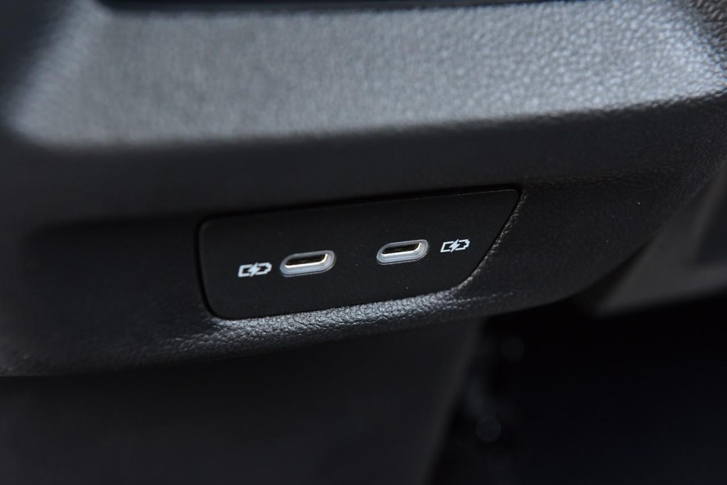 Volkswagen Tiguan Vehicle Full-screen Gallery Image 24