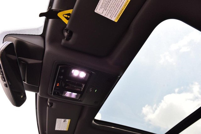 Volkswagen Tiguan Vehicle Image 21