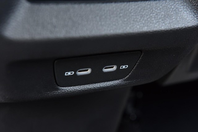 Volkswagen Tiguan Vehicle Image 24