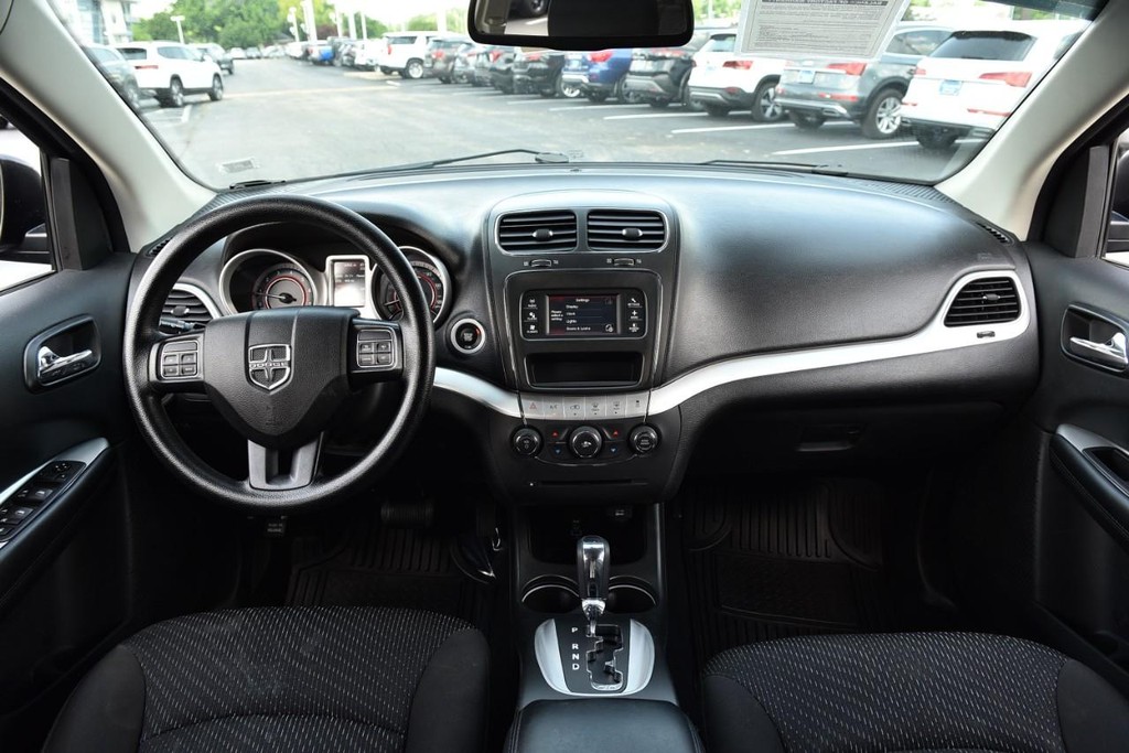 Dodge Journey Vehicle Full-screen Gallery Image 7
