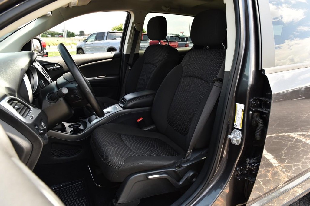 Dodge Journey Vehicle Full-screen Gallery Image 16