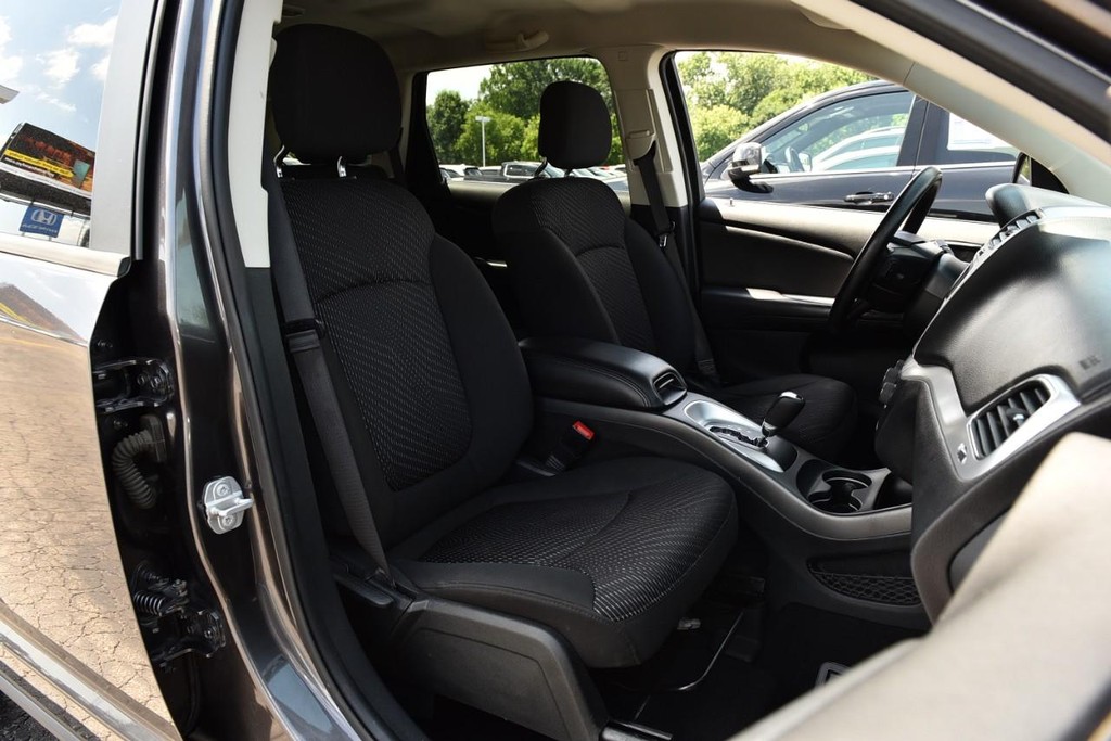 Dodge Journey Vehicle Full-screen Gallery Image 17