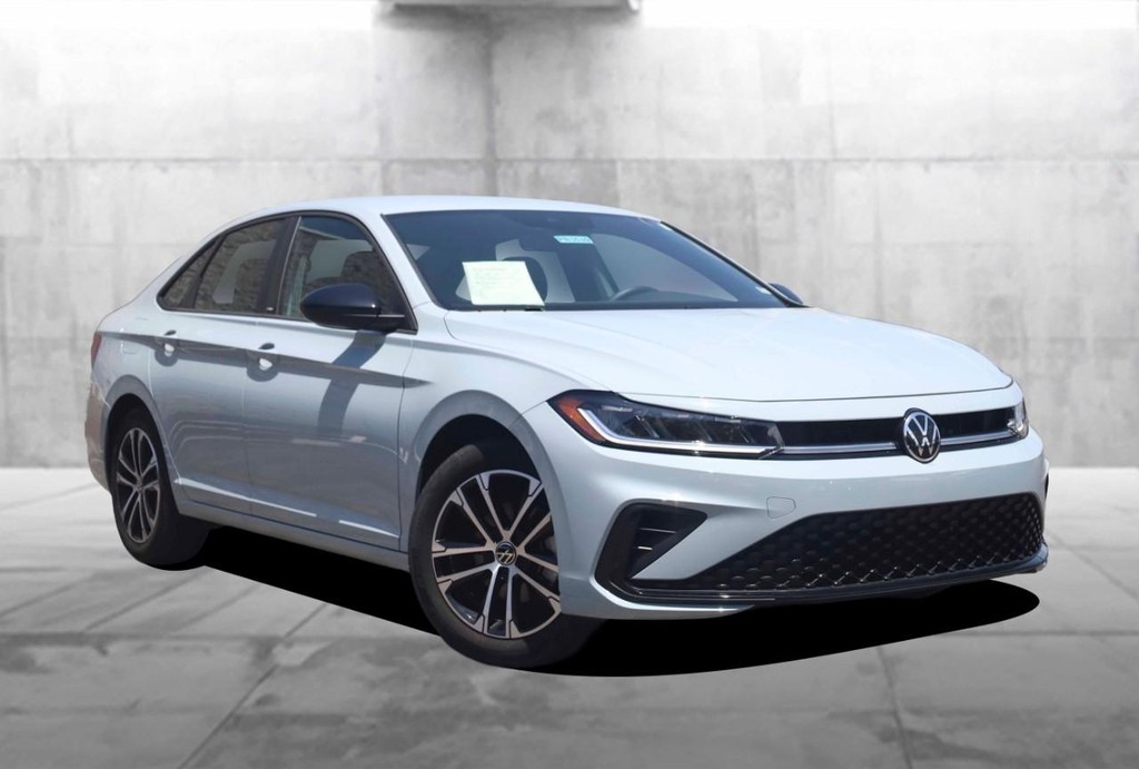 Volkswagen Jetta Vehicle Full-screen Gallery Image 2