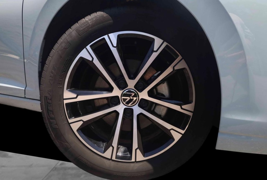 Volkswagen Jetta Vehicle Full-screen Gallery Image 3