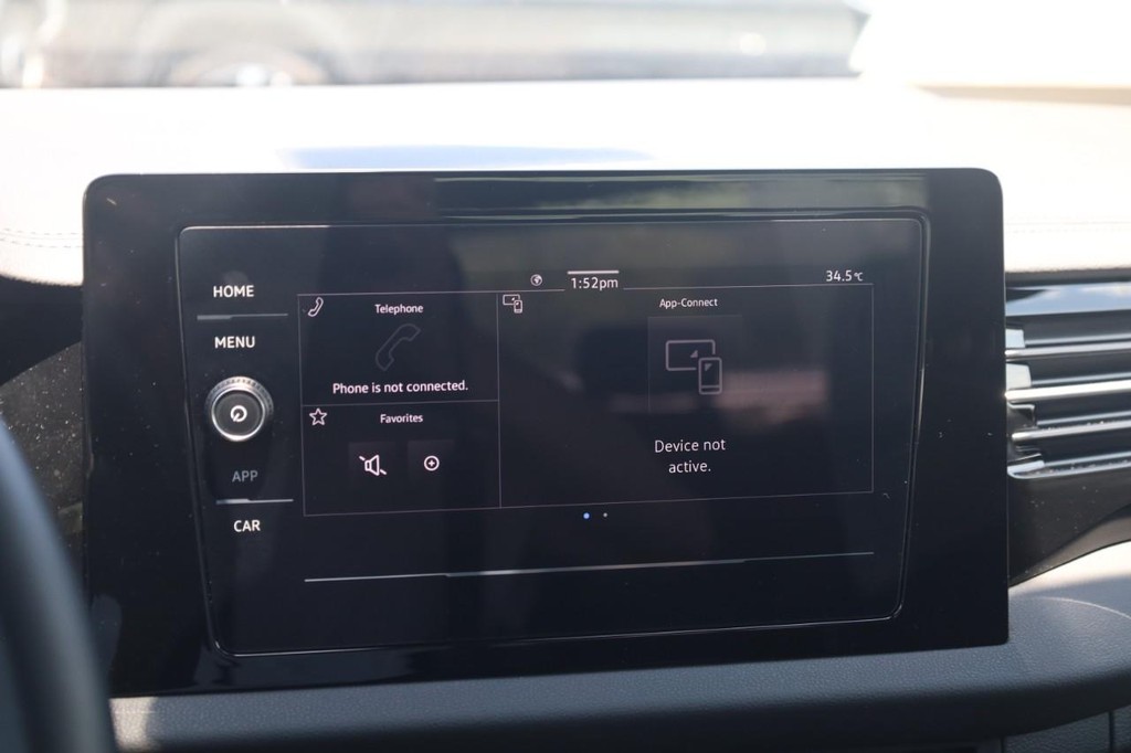 Volkswagen Jetta Vehicle Full-screen Gallery Image 11